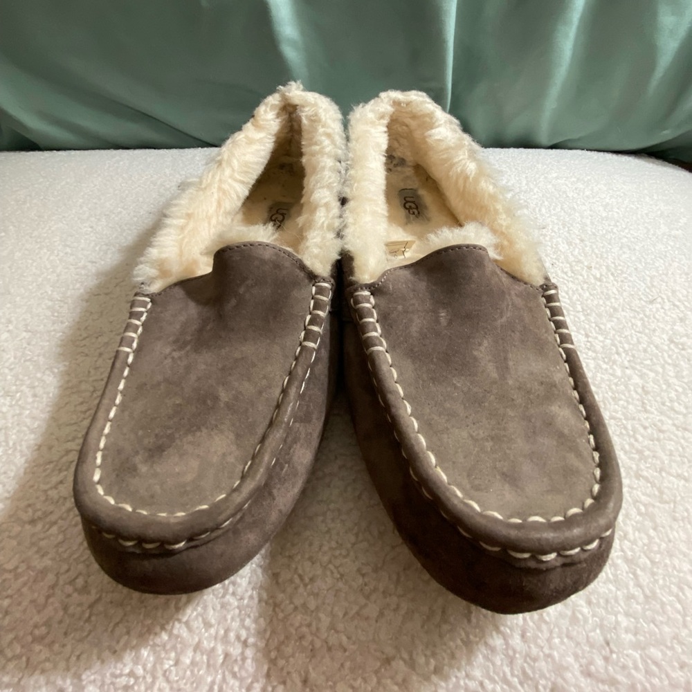 Ugg slippers size 8